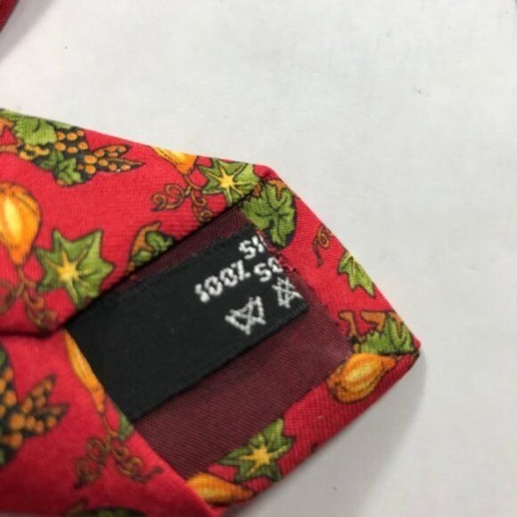 Salvatore Ferragamo Tie Red Green Rabbits 3-3/4" Wide 58" Length - Picture 8 of 9